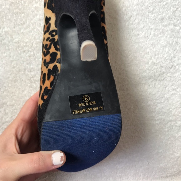 SOLDLeopard  Beige and Black High Heeled Pumps - Picture 6 of 8